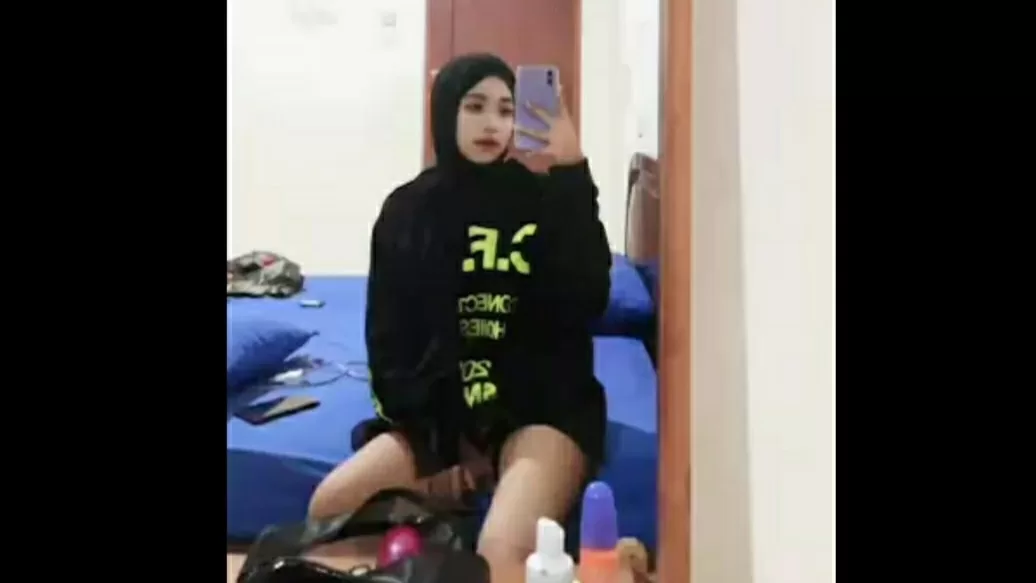 Jilbab Ngocok Memek Lauraa